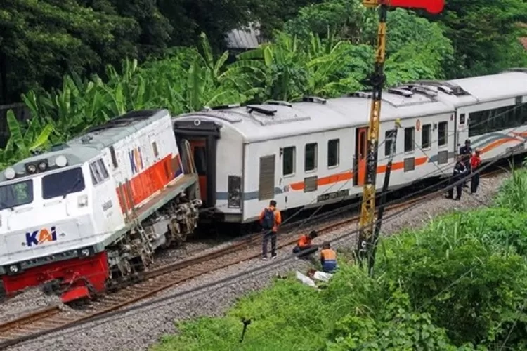 Dampak anjloknya KA Pandalungan relasi Ganmbir-Jember, KAI Daop 8 Surabaya ubah jalur perjalanan kereta dari Jember berputar ke Malang, tidak lewat Surabaya 