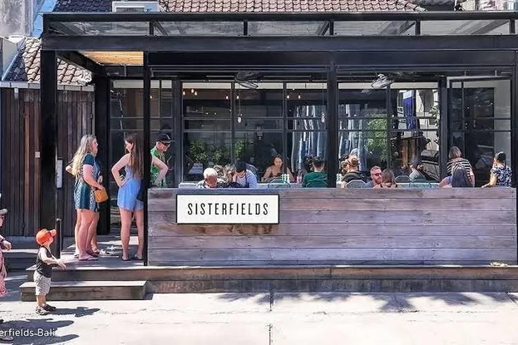 Cafe ala Australia modern, cafe yang bernama Sisterfields Caf&eacute; tidak pernah sepi pengunjung. 