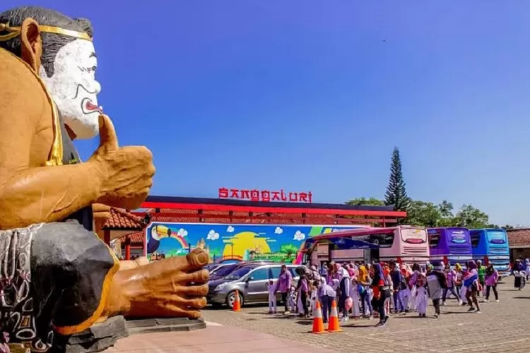 Sanggaluri Park merupakan taman edukasi.