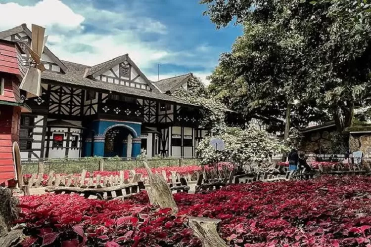 Farmhouse Lembang destinasi wisata di Bandung yang dibangun dengan konsep bangunan ala Eropa 