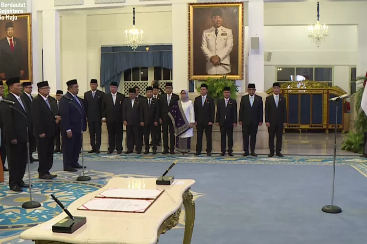 Tangkapan layar pelantikan Brian Yuliarto oleh Presiden Prabowo sebagai Kepala Badan Industri Mineral. (Youtube/Sekretariat Presiden)