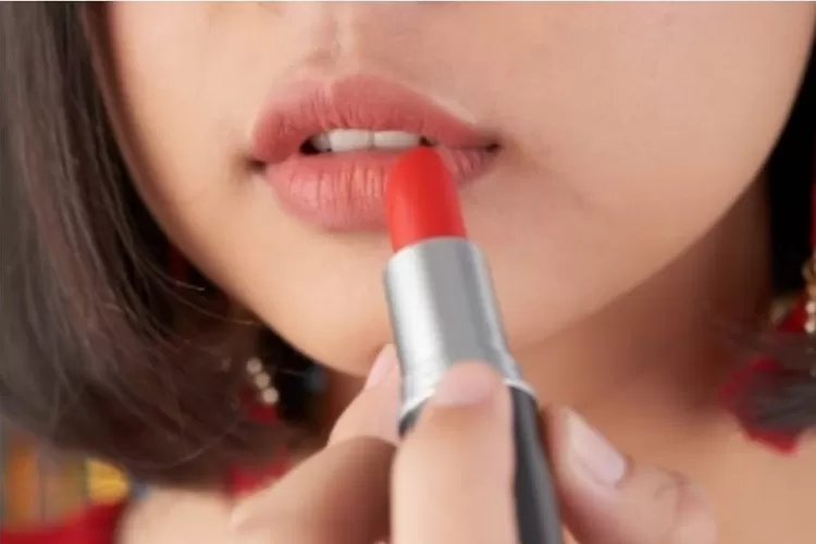 Lipstik jadi salah satu item makeup untuk membuat penampilan lebih stunning. (Pixabay)