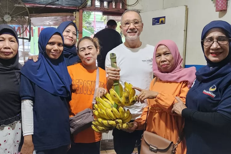 Diberi Oleh-oleh Pisang Raja, Idris Sandiya Terharu