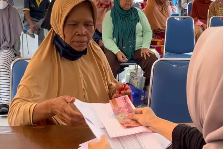 Ilustrasi pencairan bansos BPNT dan PKH. (dinsos.pasuruankota.go.id)