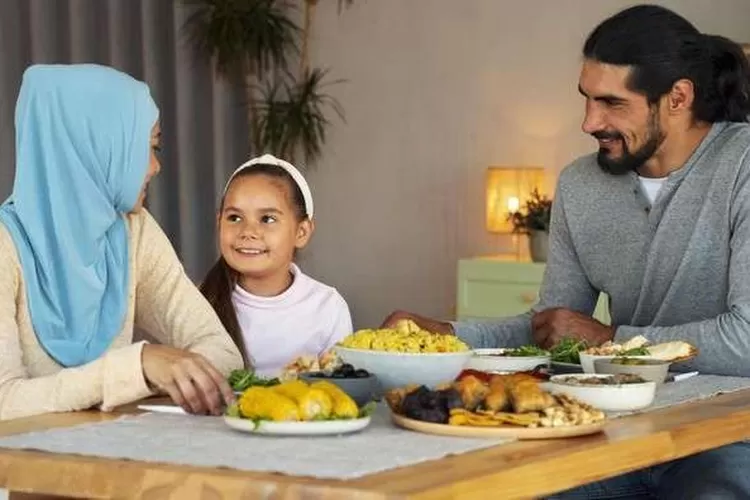 Ilustrasi. Makan Sahur (rri.co.id)