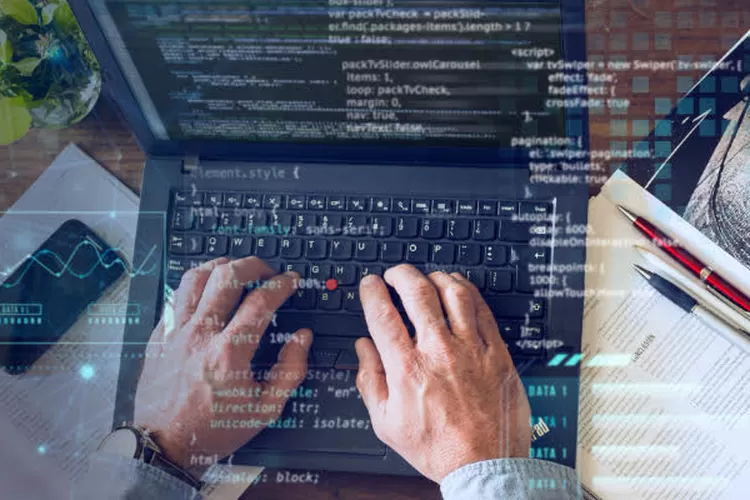 Ilustrasi 7 Skill yang Wajib Dimiliki Seorang Web Developer. (Foto/Freepik.)