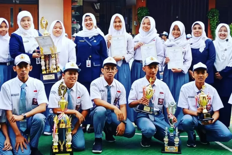 Menduduki Peringkat 20 Besar Se-Indonesia! Inilah TOP 15 SMA Terbaik Di ...