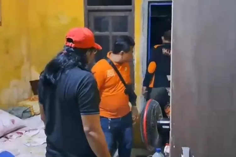 Tim Inafis Polrestabes saat melakukan olah TKP di Sawah Besar Semarang usai mendapati seorang bocah perempuan meninggal tidak wajar. (istimewa)