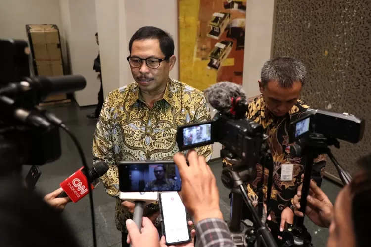 Pj Gubernur Jateng Nana Sudjana menyampaikan bahwa pembuatan E-KTP terus digenjot jelang Pemilu.  ((Humas Jateng))