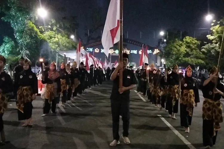 Pawai obor ramaika Hari Sumpah Pemuda dan Hari Santri. Foto: dok