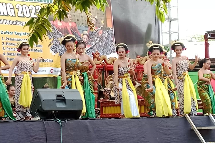 Penampilan pelajar di pembukaan PKD 2023 Dinas Pendidikan dan Kebudayaan Batang/ Muslihun kontributor Batang