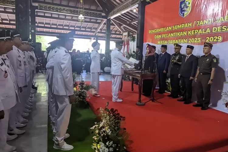 Bupati Demak lantik 54 Kades terpilih serentak gelombang II 2023  (ivo)