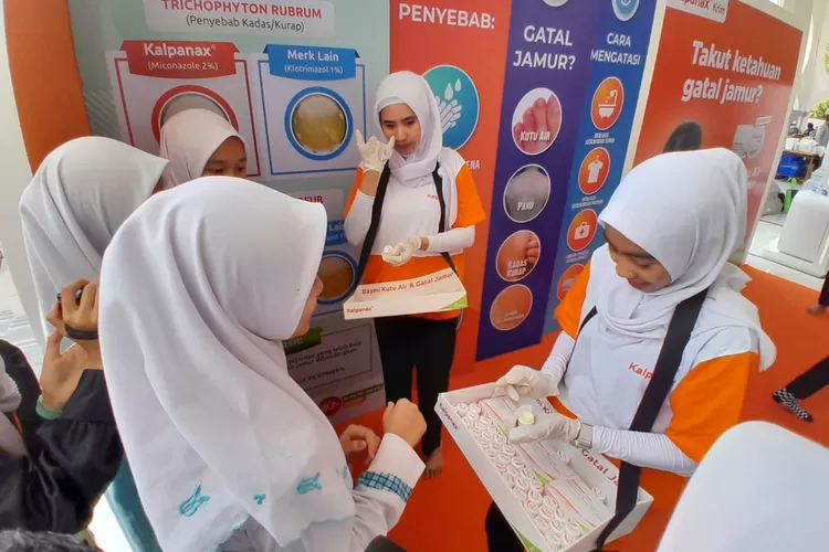 Edukasi penyakit kulit oleh Kalpanax kepada santri di Semarang.  ((Ayosemarang.com/ Audrian Firhannusa))