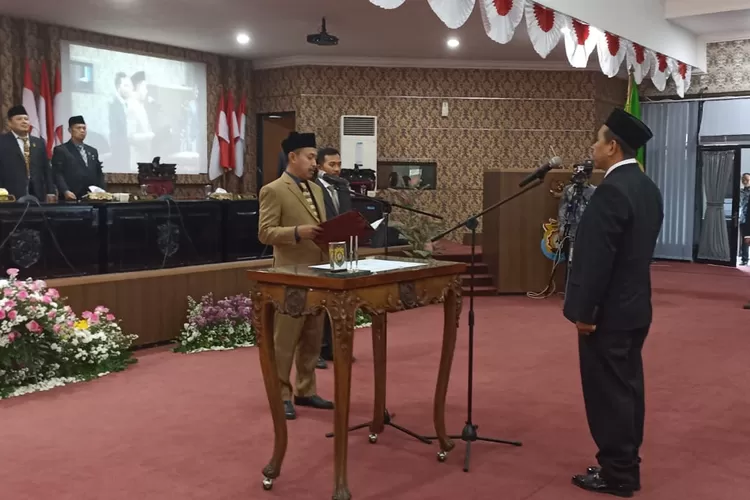 Budi Haryono dilantik sebagai anggota DPRD Kendal Pergantian Antar Waktu (Edi Prayitno/kontributor kendal)