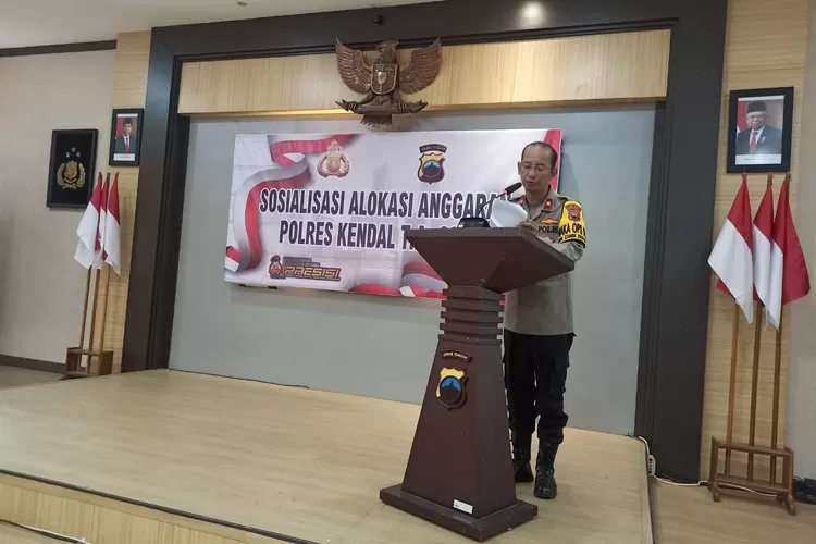  Wakapolres Kendal Kompol Edy Sutrisno memaparkan alokasi anggaran Polres Kendal di tahun 2024.  ((edi prayitno/kontributor kendal))