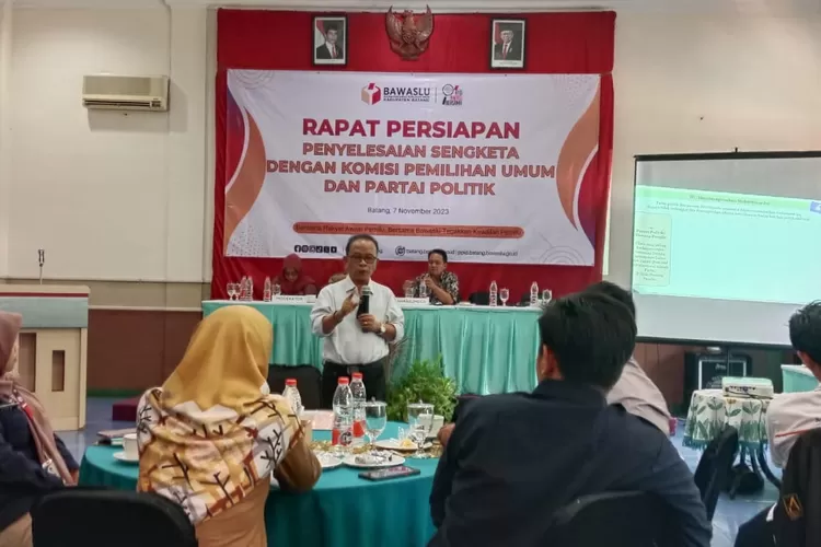 Akademisi UNDIP Semarang, Nur Hidayat/ Muslihun kontributor Batang