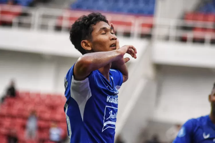 Tri Setiawan membuktikan diri dengan mencetak gol untuk PSIS Semarang. Sementara PSIS unggul 2-0 dari Persita Tangerang (Ayosemarang.com/ Audrian Firhannusa)