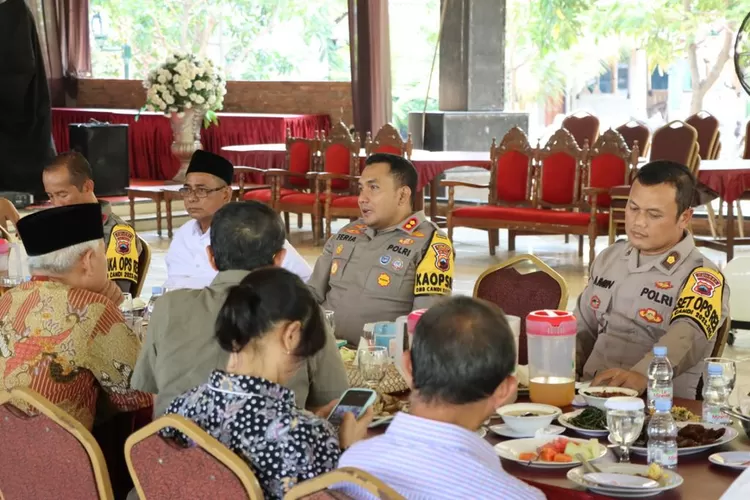 Silaturahmi, Kapolres Kendal dengan FKUB dan Tokoh Agama untuk menciptakan Pemilu 2024 aman dan sejuk. (edi prayitno/kontributor Kendal)