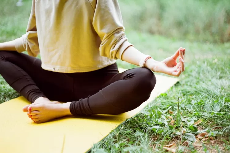 Sedang Stres? Tepis Pakai Cara Meditasi Yang Benar, Ini Segudang ...