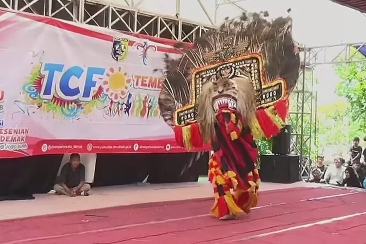 Penampilan seni masyarakat Desa Loireng dalam TCF Roadshow yang diadakan Dinas Pariwita Demak. (dok)