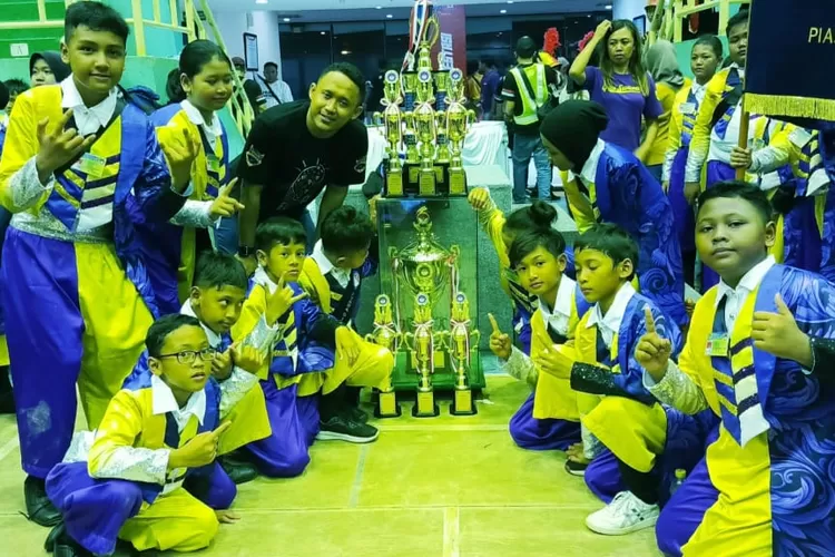Marching band Gita Swara milik SDN Ngaliyan 1 Semarang mendapatkan prestasi spektakuler setelah meraih juara 1 lomba Piala Preside. (Dok)