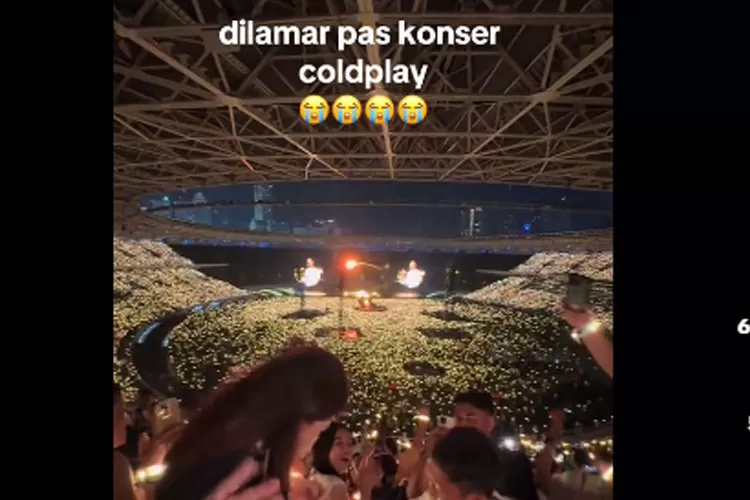 Viral! Wanita Ini Bagikan Momen Dilamar Kekasih saat Nonton Coldplay