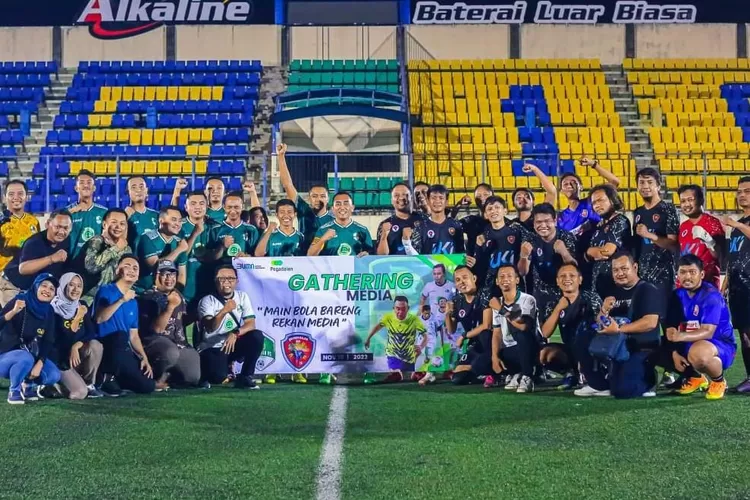 Pertandingan persahabatan antara Pegadaian dengan Jurnalis FC. (Jurnalis)
