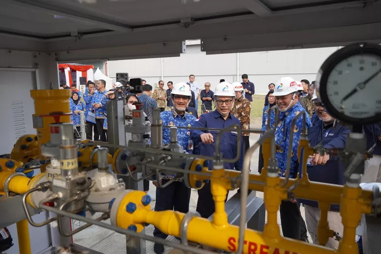 Pengaliran Gas Bumi Pipa Transmisi Gas Bumi Ruas Cirebon-Semarang Tahap I ke Kawasan Industri Kendal oleh Direktur Jenderal Minyak dan Gas Kementrian ESDM, jumat 17 november 2023 sore. (edi prayitno/kontributor Kendal)