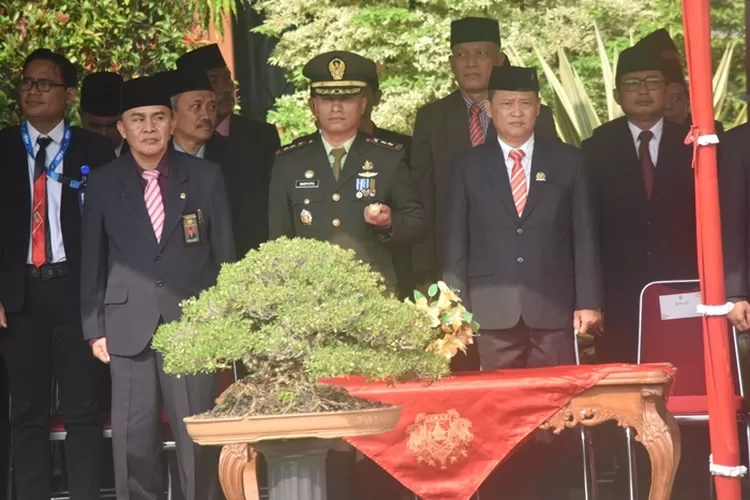 Ketua DPRD Kabupaten Demak, H.S Fahrudin Bisri Slamet saat hadir dalam upacara Hari Pahlawan. (dok)