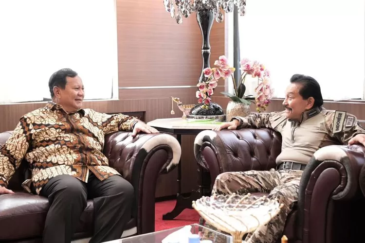 Jendral (Purn) Hendropriyono bersama Capres Prabowo Subianto.
