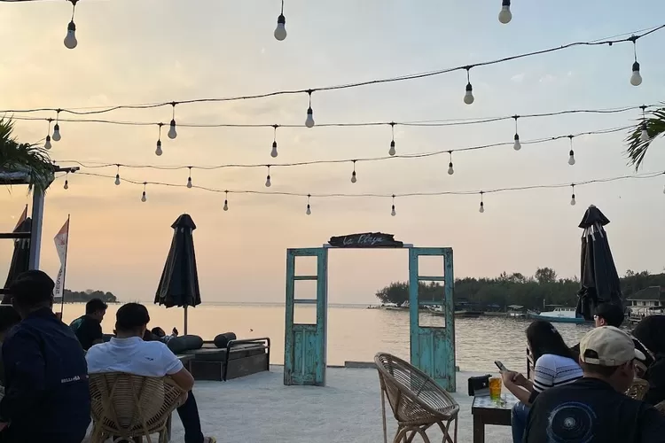 Cafe pinggir pantai di Semarang (Dok Google Widi Yatno)