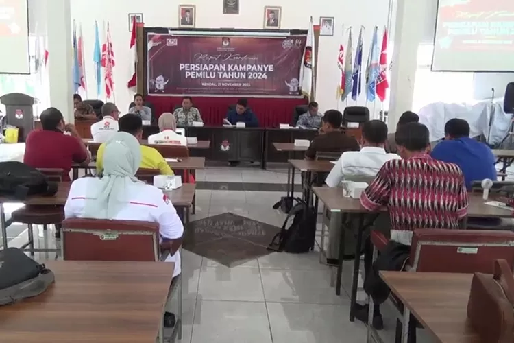Rapat kordinasi persiapan masa kampanye Pemilu 2024 di kantor KPU Kendal Selasa 21 november 2023. (edi prayitno/kontributor Kendal)