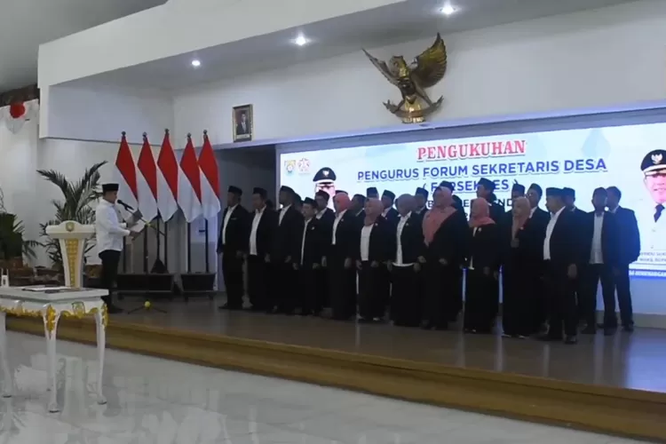 Pengurus Forsekdesi Periode 2023-2028 dikukuhkan Bupati Kendal di Pendopo Bahurekso Rabu 22 november 2023. (edi prayitno/kontributor Kendal)