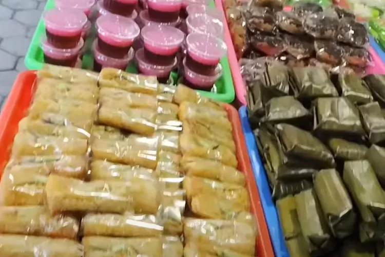 Ilustrasi. Berikut ini adalah rekomendasi 4 kue untuk hari guru laki-laki yang enak dan murah meriah. (Youtube Di'Serbu Madiun)