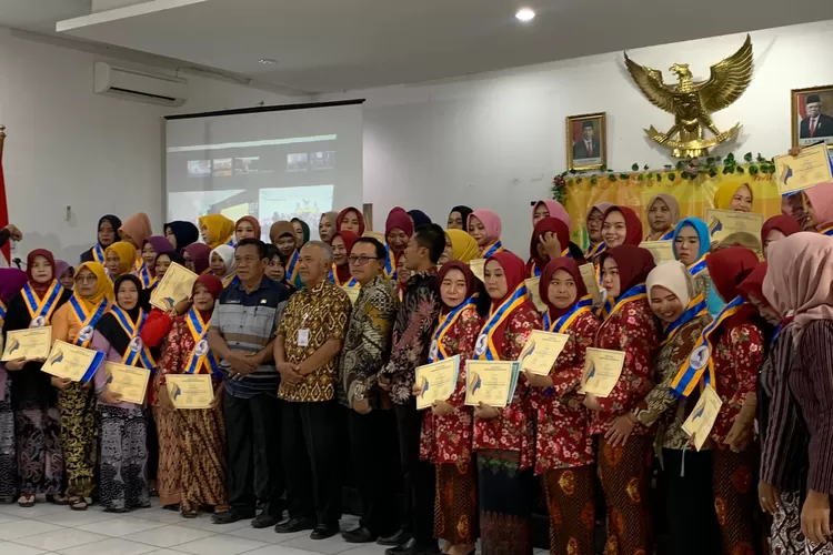  Yayasan PEKKA melaksanakan Wisuda akademi Paradigta secara zoom di Gedung Abdi Praja Kendal Kamis 12 november 2023. (Edi Prayitno/kontributor Kendal)
