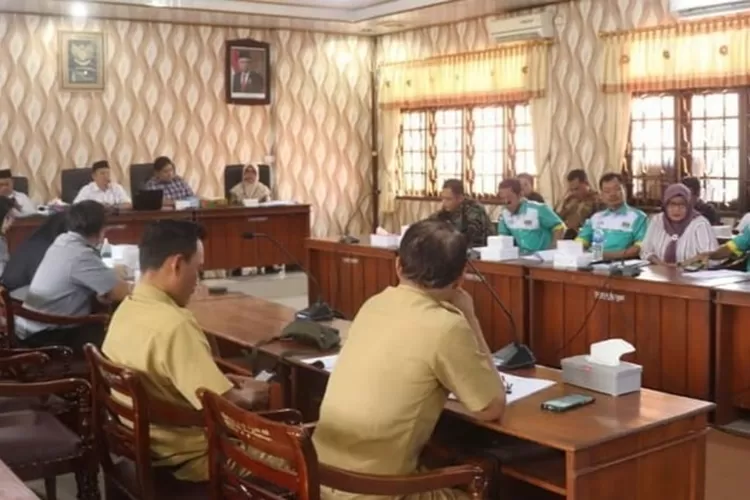 Suasana public hearing penyusunan Raperda Pekerja Migran Indonesia di Ruang Rapat Pimpinan DPRD Kabupaten Demak.