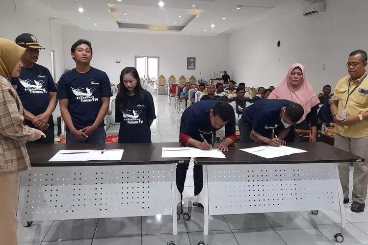 Launching program Senandung Teman TPI untuk membantu nelayan Kendal. (Kontributor Kendal  Edi Prayitno)