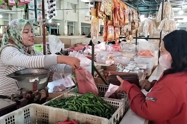 Penjual sayuran di Pasar Batang.  (Foto: dok Diskominfo.)