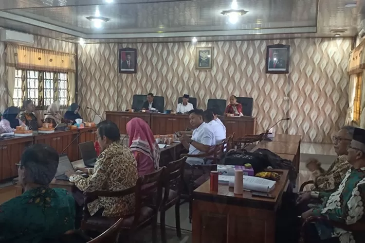 Suasana public hearing Raperda tentang Penyelenggaraan Prindustrian di Ruang Pimpinan DPRD Demak