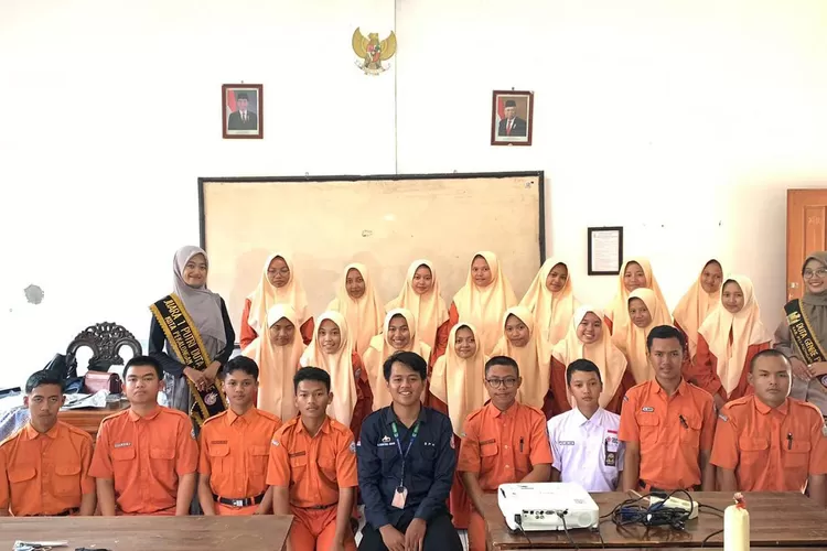 Foto bersama: Peseta Genre Nyambangi Pesantren (Foto: Istimewa.)