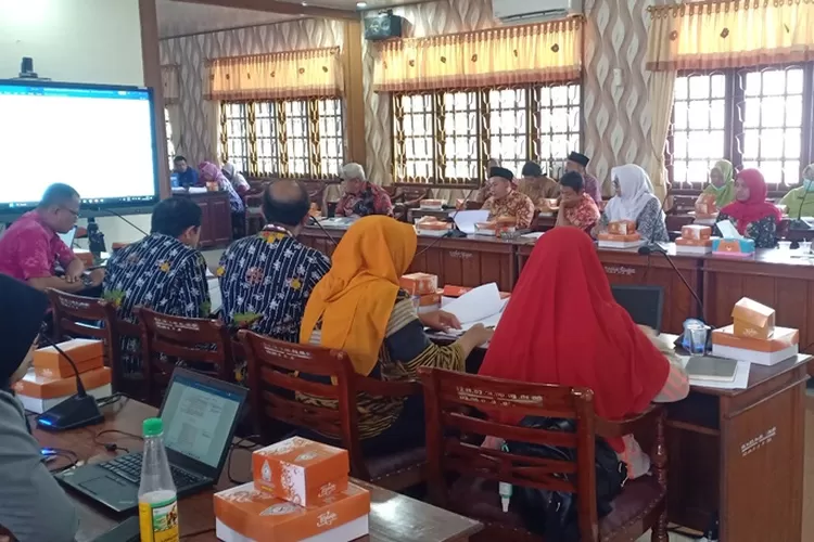 Suasana public hearing penyusunan naskah akademik Raperda pelayanan kesehatan di DPRD Demak (zaidi)