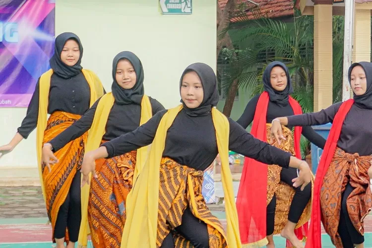 Penampilan seni tari SMAN 1 Subah.  (Foto: Dok Diskominfo Batang.)