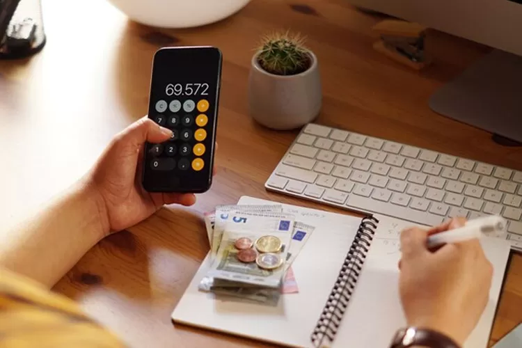 Ilustrasi. esaran UMK Pekalongan 2024 yang memperoleh kenaikan upah minimum lebih tinggi dari 2023. (Freepik.com/wirestock)