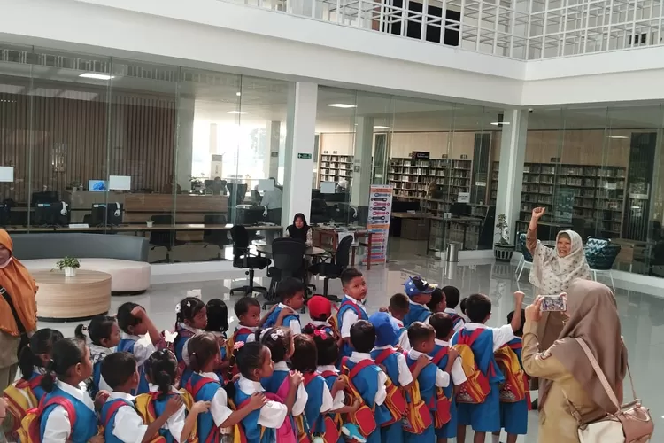 Suasana pengunjung Perpustakaan Daerah Kendal.  ((Edi Prayitno/ kontributor Kendal))