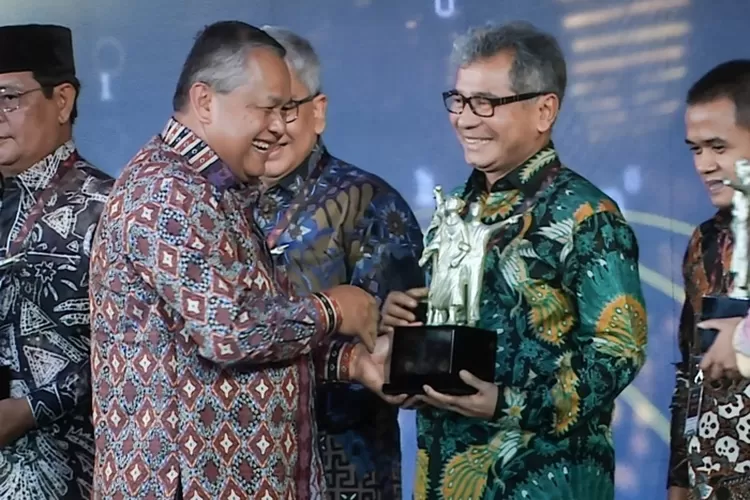 BRI berhasil memboyong tiga penghargaan BI Award