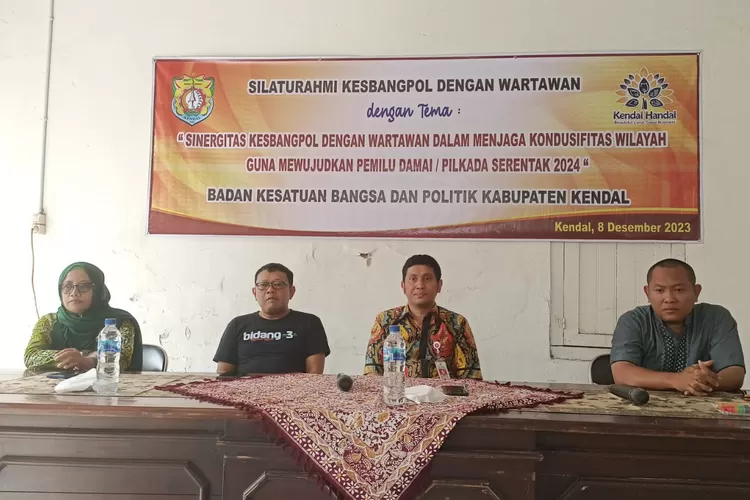 Silaturahmi dan Sinergitas Kesbangpol dengan Wartawan dalam Menjaga Konsudisifitas Wilayah Guna Mewujudkan Pemilu Damai/Pilkada Serentak 2024, jumat 8 desember 2023.  ((edi prayitno/kontributor Kendal))