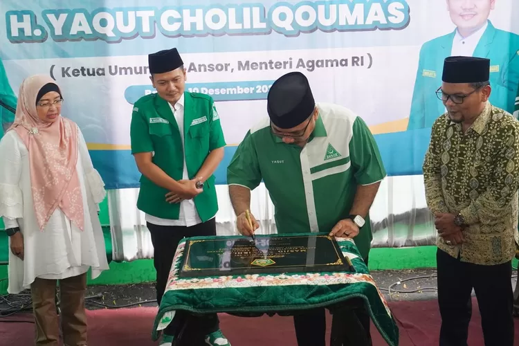 Menteri Agama Republik Indonesia Yaqut Cholil Qoumas meresmikan Gedung Ansor di Desa Cepokokuning, Kecamatan Batang/ Diskominfo Batang.