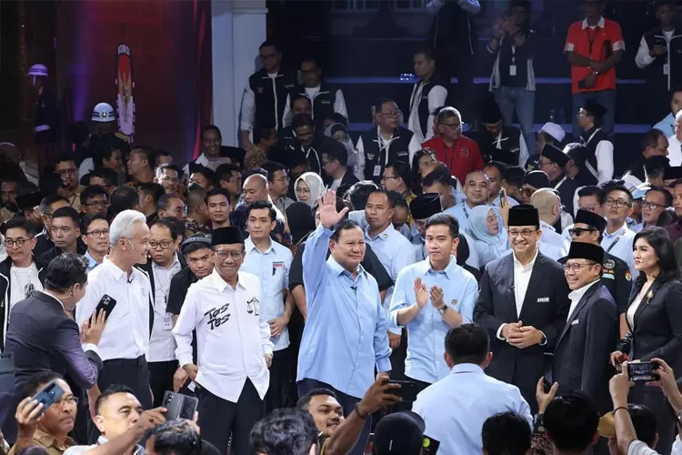 Prabowo Subianto dan Gibran Rakabuming dalam Debat Capres Pemilu 202 (Tim media Prabowo)