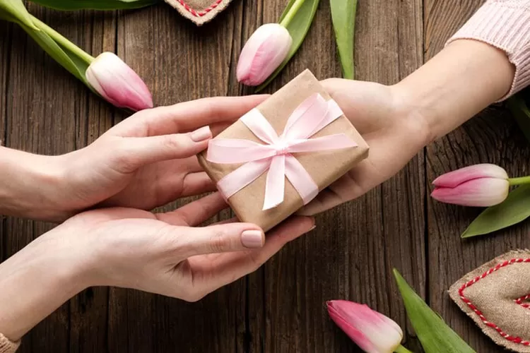Ilustrasi. Rekomendasi 5 kado untuk hari ibu harga di bawah Rp50 ribu yang pastinya bermanfaat dan penuh makna. (Freepik.com/)