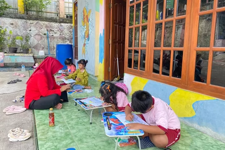 Lomba mewarnai yang dilaksanakan Sabtu 16 Desember 2023 rangkaian dari Festival Rebana Klasik kampung Ragam Warna Kaliwungu.  (Edi prayitno/kontributor Kendal)